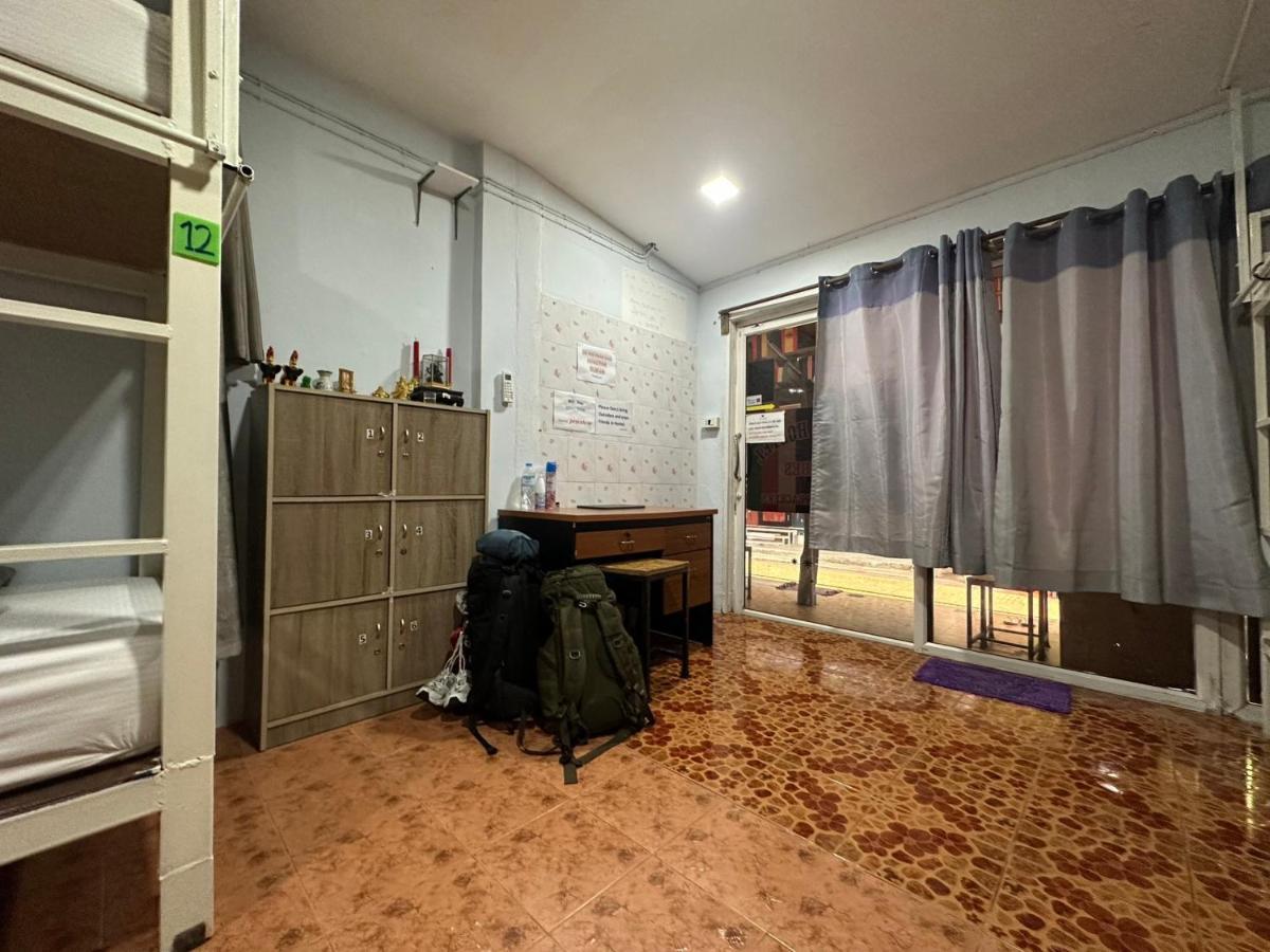 Hangover Hostel Phi Phi Adaları Dış mekan fotoğraf
